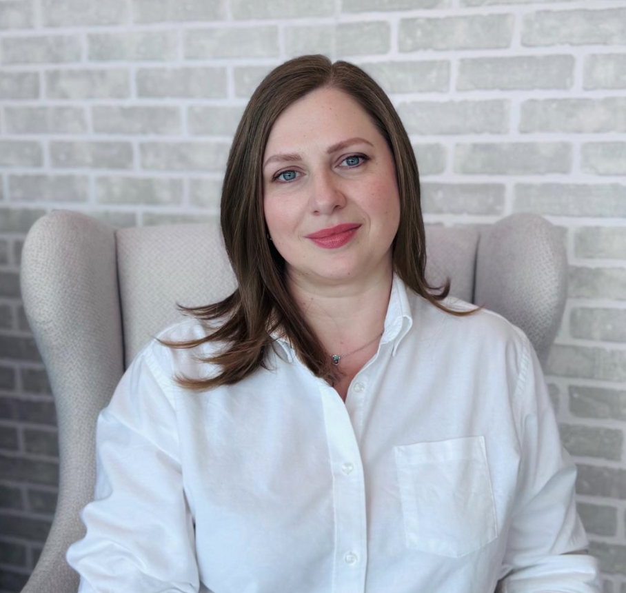 Polina Hapco, M.C.